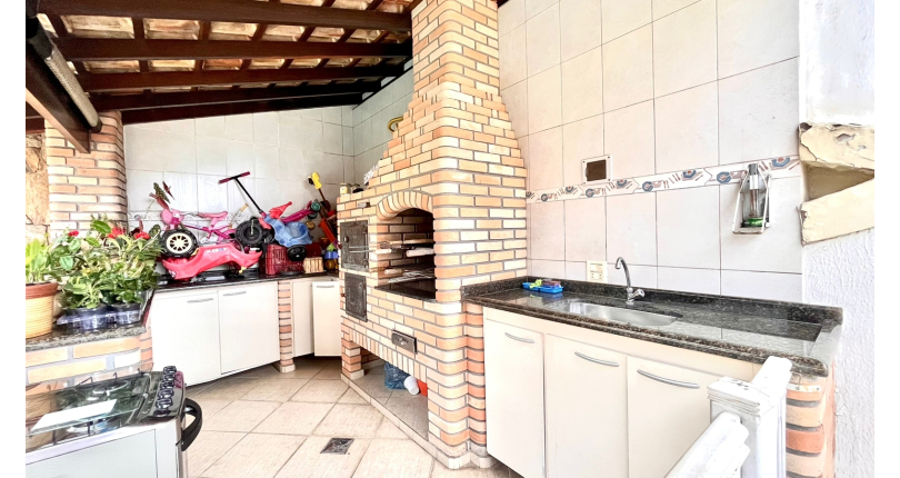 Belo Sobrado à venda no Alto da Lapa na Rua Lomas Valentinas