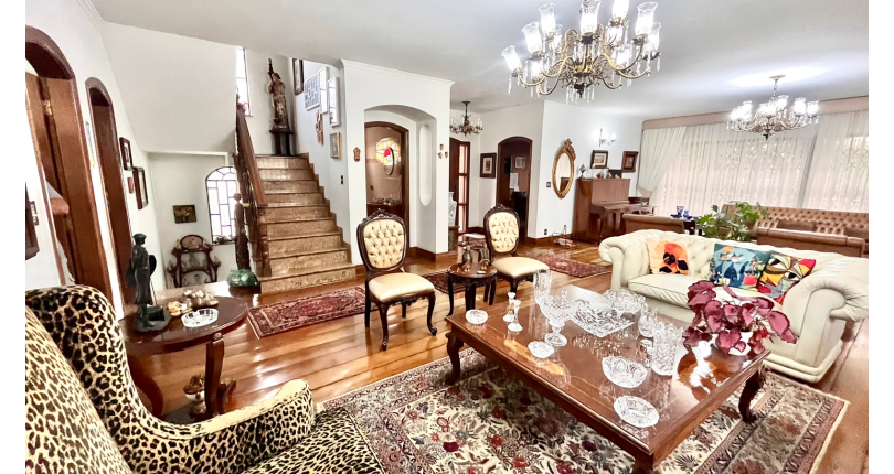 Belo Sobrado à venda no Alto da Lapa na Rua Lomas Valentinas