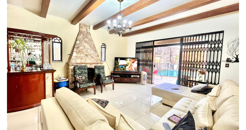 Belo Sobrado à venda no Alto da Lapa na Rua Lomas Valentinas