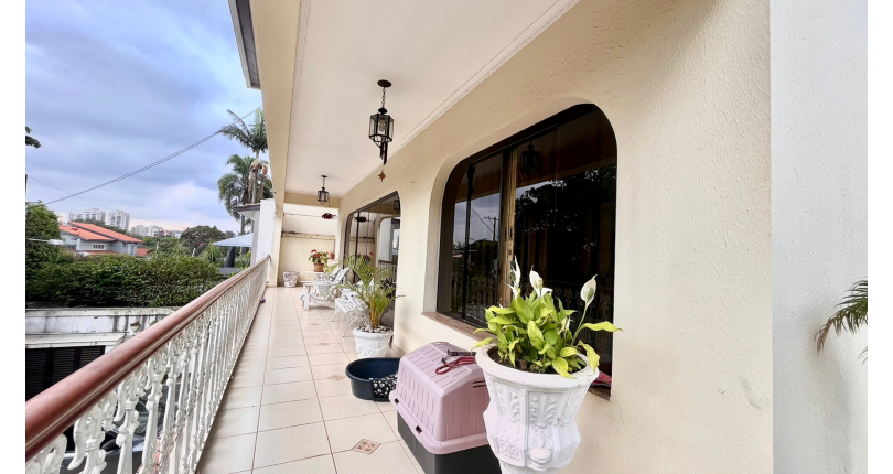 Belo Sobrado à venda no Alto da Lapa na Rua Lomas Valentinas