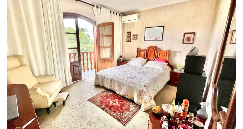 Belo Sobrado à venda no Alto da Lapa na Rua Lomas Valentinas