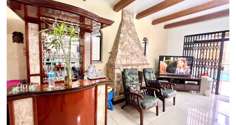 Belo Sobrado à venda no Alto da Lapa na Rua Lomas Valentinas