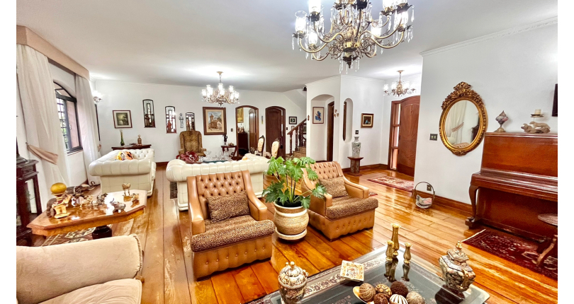 Belo Sobrado à venda no Alto da Lapa na Rua Lomas Valentinas