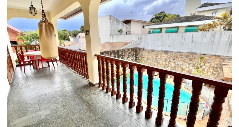 Belo Sobrado à venda no Alto da Lapa na Rua Lomas Valentinas