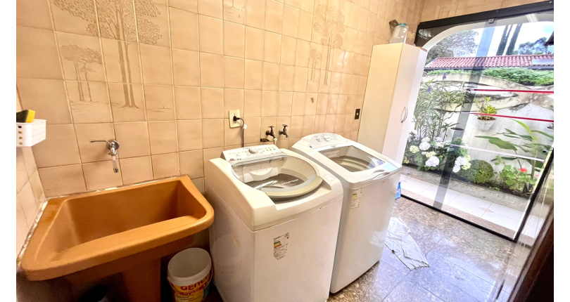 Belo Sobrado à venda no Alto da Lapa na Rua Lomas Valentinas