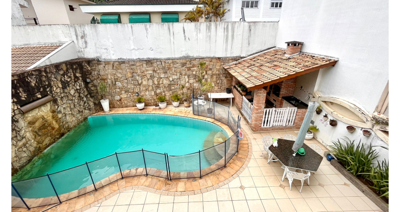 Belo Sobrado à venda no Alto da Lapa na Rua Lomas Valentinas