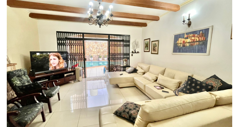 Belo Sobrado à venda no Alto da Lapa na Rua Lomas Valentinas