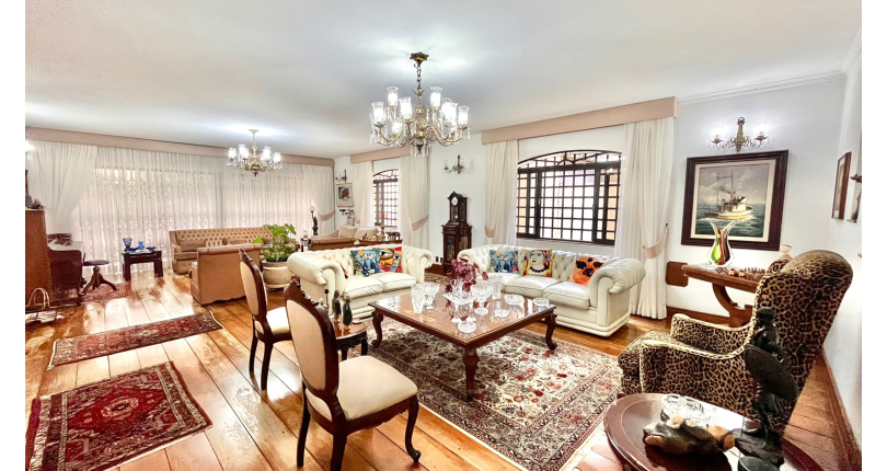 Belo Sobrado à venda no Alto da Lapa na Rua Lomas Valentinas