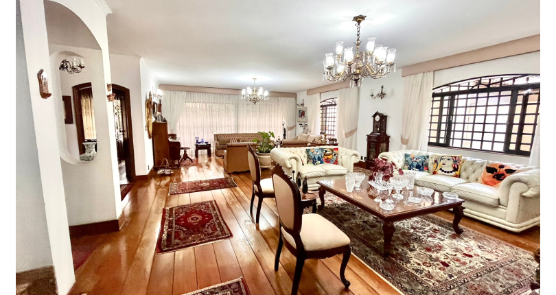 Belo Sobrado à venda no Alto da Lapa na Rua Lomas Valentinas