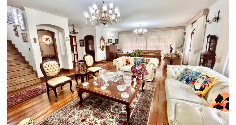 Belo Sobrado à venda no Alto da Lapa na Rua Lomas Valentinas