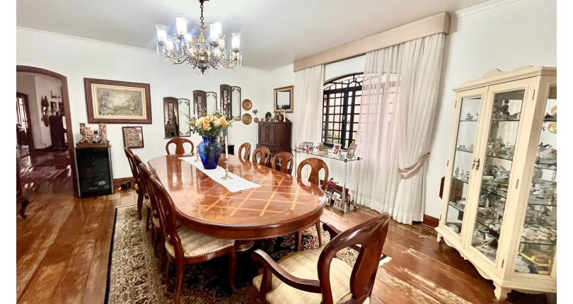 Belo Sobrado à venda no Alto da Lapa na Rua Lomas Valentinas