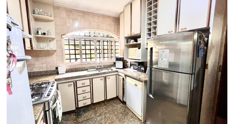 Belo Sobrado à venda no Alto da Lapa na Rua Lomas Valentinas