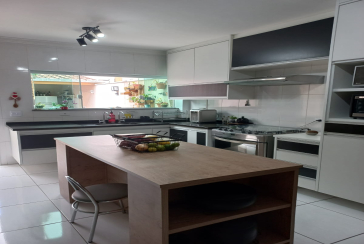 Lindo Sobrado à venda no Parque São Domingos na Rua Homero Sales