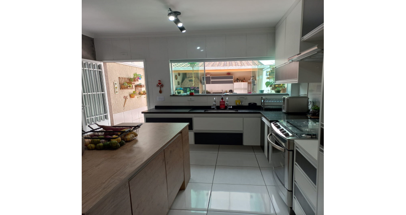 Lindo Sobrado à venda no Parque São Domingos na Rua Homero Sales