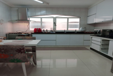 Belo Sobrado à venda no Jardim Marisa na Rua Madre Maria Villac