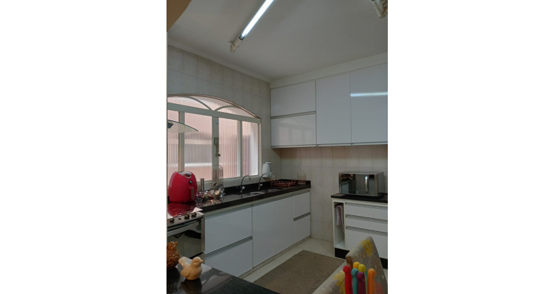 Belo Sobrado à venda no Jardim Marisa na Rua Madre Maria Villac