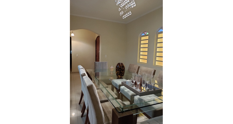 Belo Sobrado à venda no Jardim Marisa na Rua Madre Maria Villac