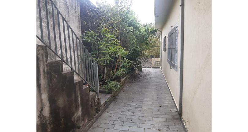 Casa assobradada à venda na Vila Pereira Barreto na Avenida Miguel de Castro