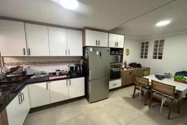 Belo Sobrado à venda no Parque Maria Domitila na Rua José Teodoro Vieira 