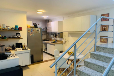 Belo Sobrado à venda no Parque São Domingos na Rua Dirceu de Almeida