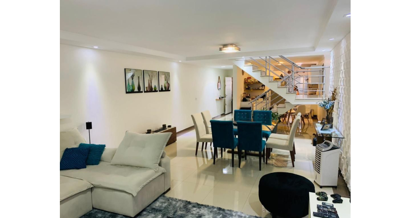 Belo Sobrado à venda no Parque São Domingos na Rua Dirceu de Almeida