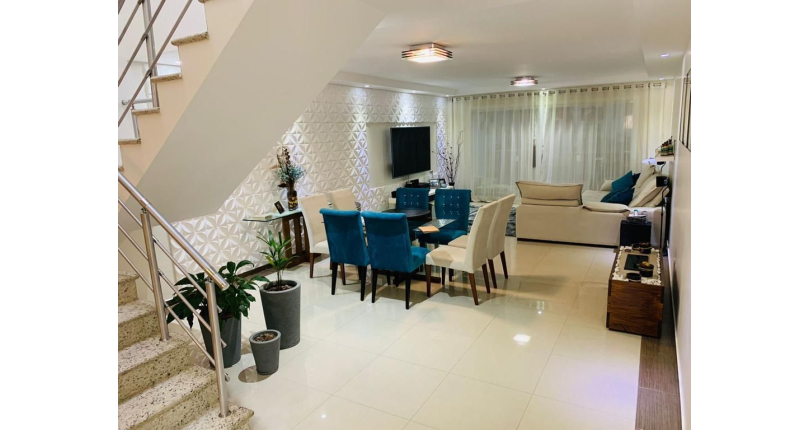 Belo Sobrado à venda no Parque São Domingos na Rua Dirceu de Almeida