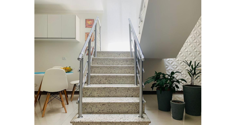 Belo Sobrado à venda no Parque São Domingos na Rua Dirceu de Almeida