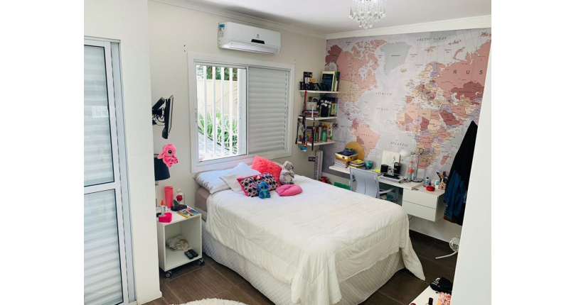 Belo Sobrado à venda no Parque São Domingos na Rua Dirceu de Almeida