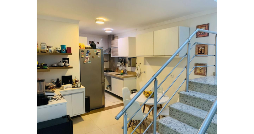 Belo Sobrado à venda no Parque São Domingos na Rua Dirceu de Almeida