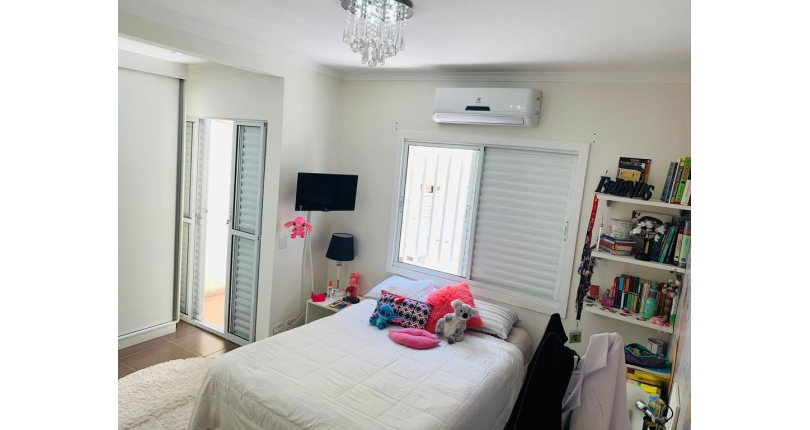 Belo Sobrado à venda no Parque São Domingos na Rua Dirceu de Almeida