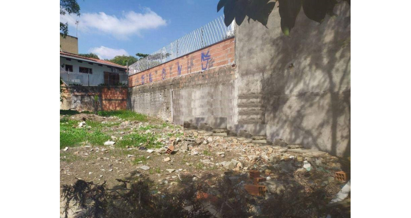 Terreno à venda na Vila Hamburguesa na Avenida Queiroz Filho