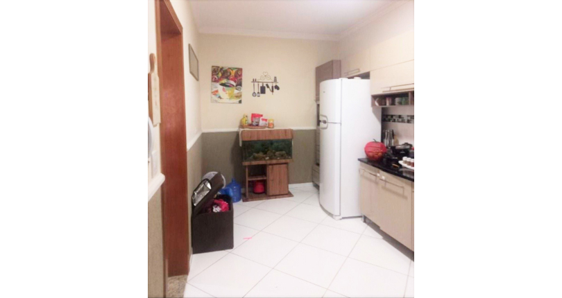 Sobrado à venda no Jaraguá na Rua Maestro Tavares de Lima