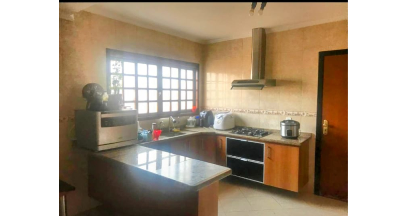 Bom Sobrado à venda no Conjunto Residencial Vista Verde 