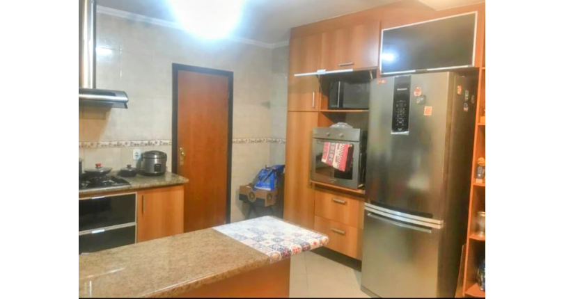 Bom Sobrado à venda no Conjunto Residencial Vista Verde 