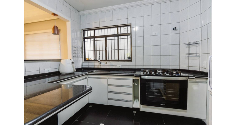 BELO Sobrado à venda no Parque São Domingos na Rua João Veloso de Oliveira 