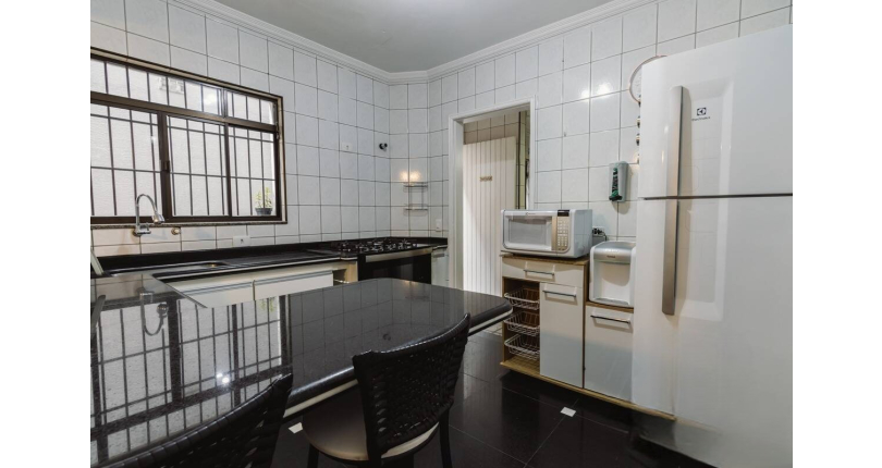 BELO Sobrado à venda no Parque São Domingos na Rua João Veloso de Oliveira 