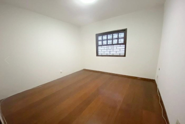 Casa Térrea à venda no Parque Maria Domitila na Rua Adolfo de Souza Carneiro