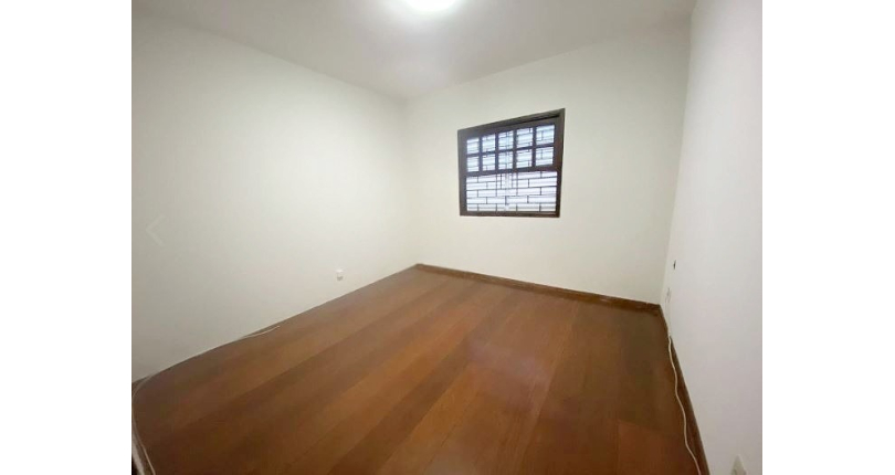 Casa Térrea à venda no Parque Maria Domitila na Rua Adolfo de Souza Carneiro