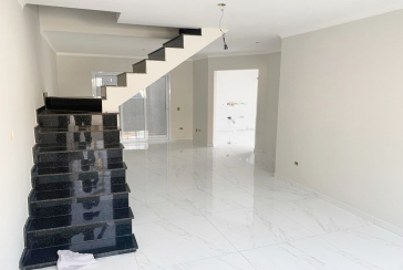 Belo Sobrado novo à venda na Vila Mangalot na Rua José Ataliba Ortiz 400,