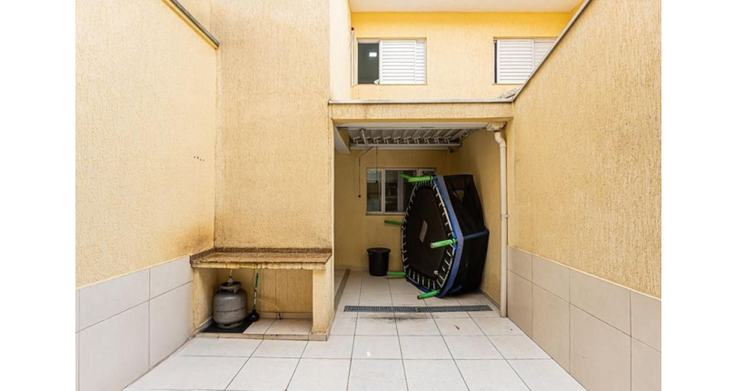  Sobrado à venda no Jardim Santo Elias na Rua Frederico Jacobi