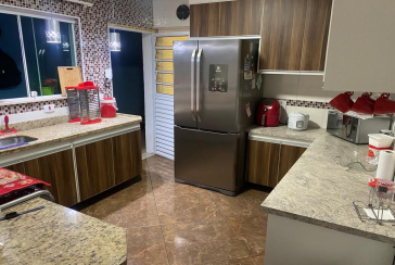 Lindo Sobrado à venda no Jardim Regina na Rua Crispim Santos, 