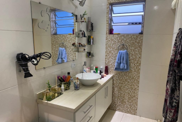 Lindo Sobrado à venda no Jardim Regina na Rua Crispim Santos, 