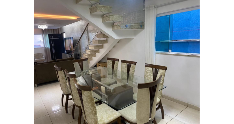 Lindo Sobrado à venda no Jardim Regina na Rua Crispim Santos, 