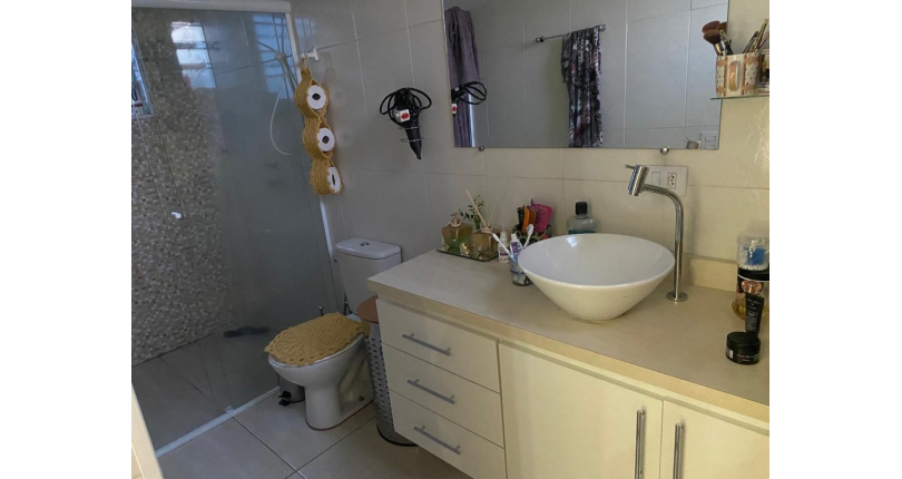 Lindo Sobrado à venda no Jardim Regina na Rua Crispim Santos, 