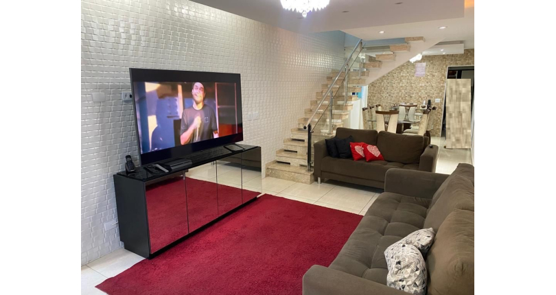 Lindo Sobrado à venda no Jardim Regina na Rua Crispim Santos, 