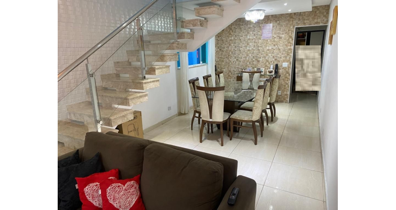 Lindo Sobrado à venda no Jardim Regina na Rua Crispim Santos, 