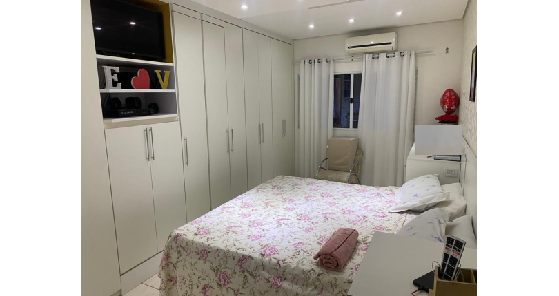 Lindo Sobrado à venda no Jardim Regina na Rua Crispim Santos, 