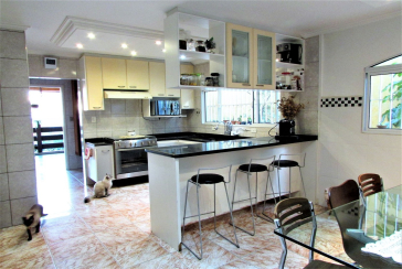 Sobrado à venda no Jardim Regina na Rua Carlos Mauser