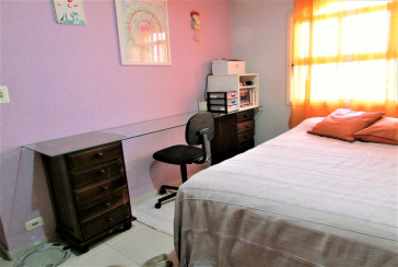 Sobrado à venda no Jardim Regina na Rua Carlos Mauser