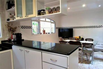 Sobrado à venda no Jardim Regina na Rua Carlos Mauser